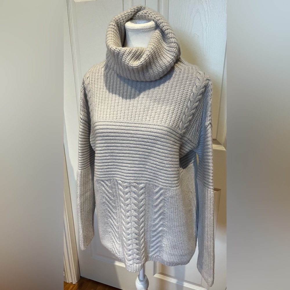 Banana Republic 100% Scottish Cashmere sweater, oversized size small
